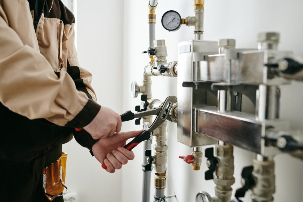 Choosing the Right Water Heater for Your Home: Tank vs. Tankless