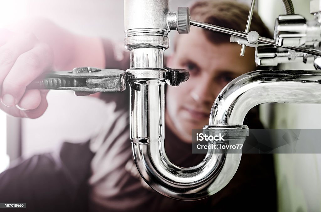 canalisation bouché qui se fait debouche par un plombier